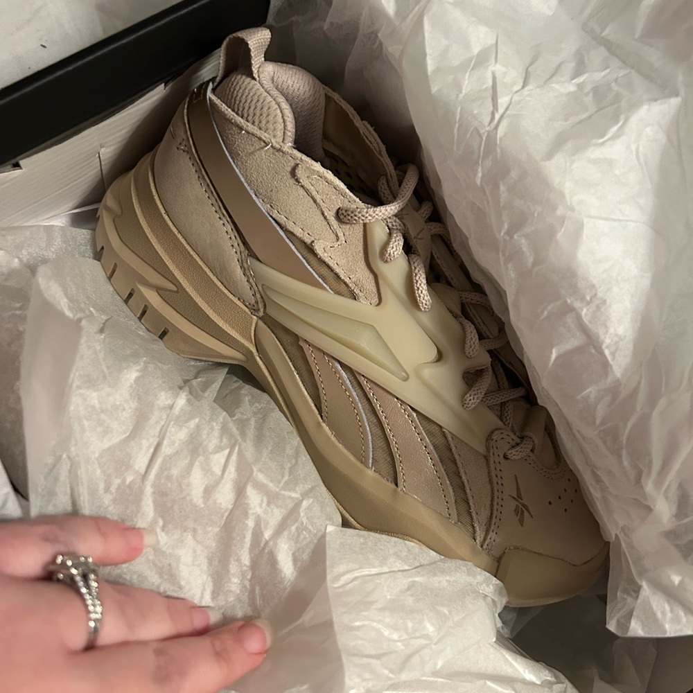 Reebok Club Cardi B  V2